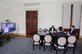 Foto da reunião realizada presencialmente no Palácio Piratini