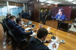 Foto da reunião na Assembleia com os deputados