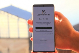 Tela do celular mostra a interface do aplicativo Servidor RS