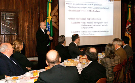 O secretário da Fazenda, Aod Cunha, durante café da manhã para apresentação do Simples Gaúcho a parlamentares e representantes de empresas.