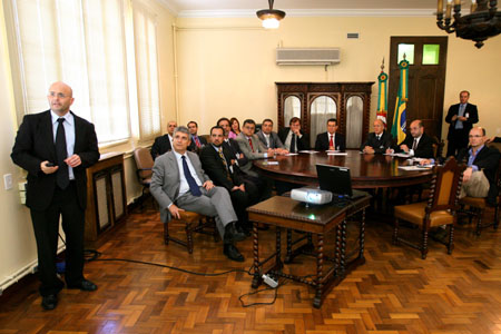 O secretário da Fazenda, Aod Cunha apresentou proposta a entidades.