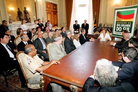 A governadora Yeda Crusius, durante solenidade de assinatura do termo de apoio para ampliação do Projeto Nota Fiscal Eletrônica da Secretaria da Fazenda