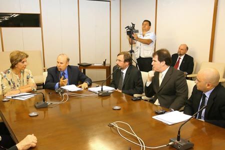 A governadora do Rio Grande do Sul, Yeda Crusius acompanhada do secretário da Fazenda, Aod Cunha em audiência com o ministro da Fazenda, Guido Mantega.