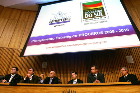 O secretário da Fazenda, Aod Cunha durante abertura do Seminário da Procergs.