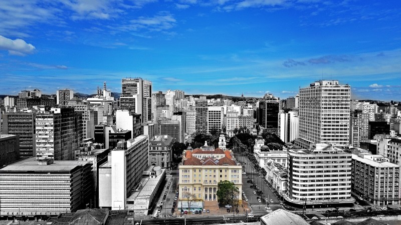 Sefaz com o entorno em preto e branco