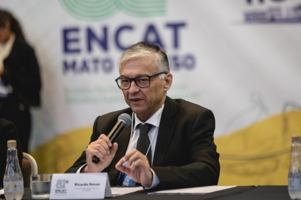 Ricardo Neves Pereira discursando