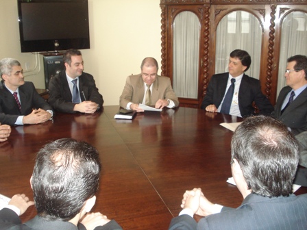 Secretários da Fazenda, Ricardo Englert, do Planejamento, Mateus Bandeira, e da Administração, Elói Guimarães, no detalhamento sobre o Plano de Valorização do Servidor Público(Foto: Itamar Aguiar/Palácio Piratini)